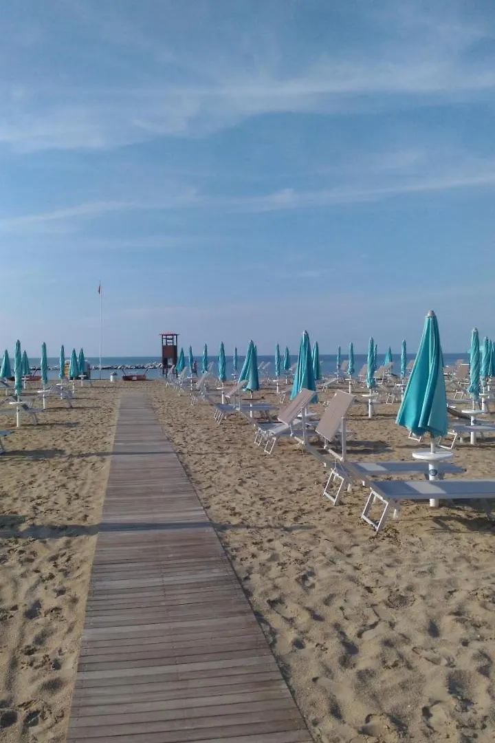 Hotel Prestige Римини